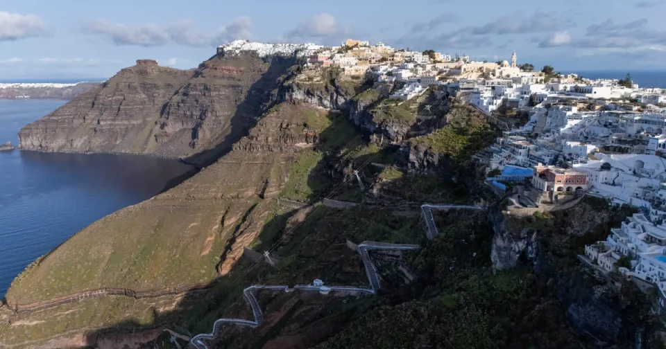 Tuneli dhe Uji i Turbullt në Santorini “Shokojnë” edhe Shkencëtarët: “Po Vjen Një Javë e Vështirë!