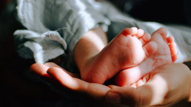 Ndodhi një mrekulli, foshnja në Britaninë e Madhe “lind dy herë”